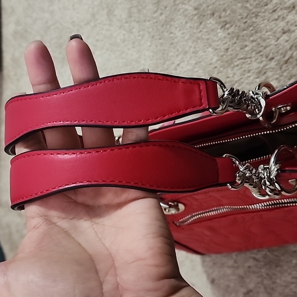 Guess shoulder bag. - Picture 4 of 8